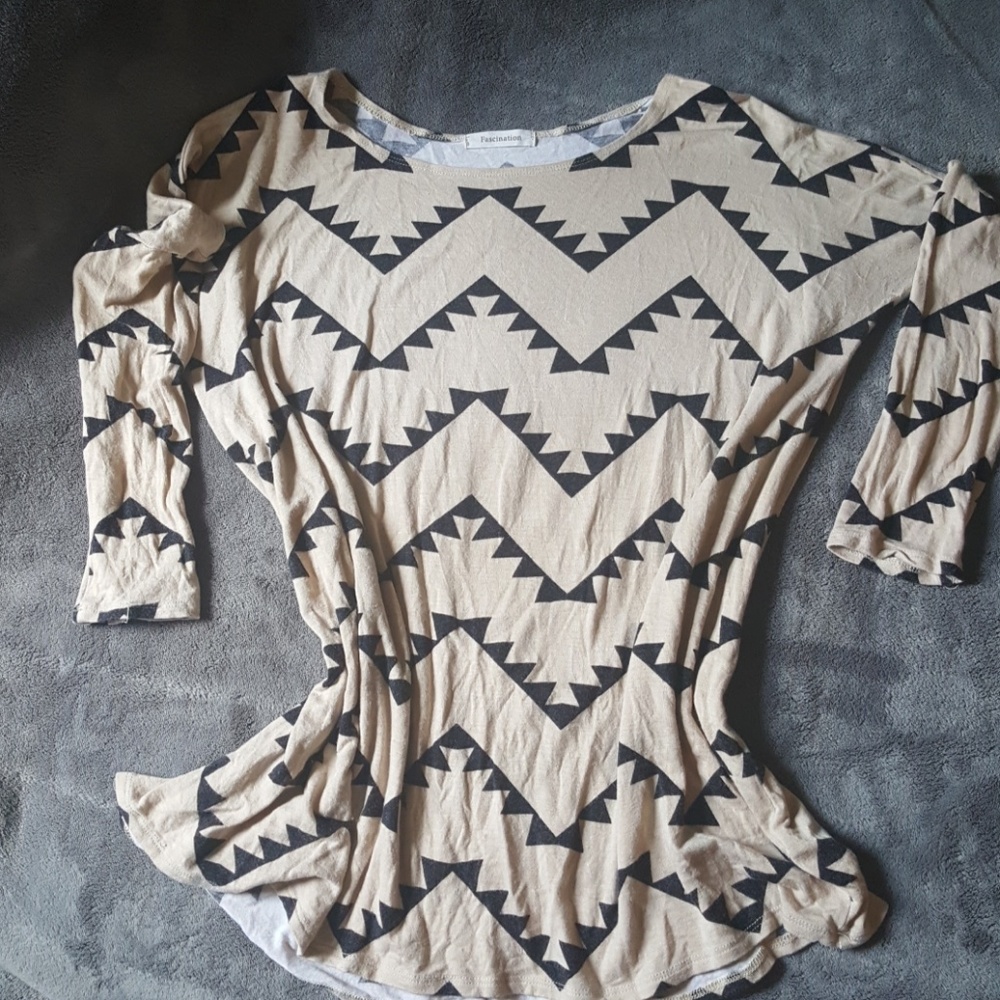 Fascination Chevron Top - Picture 2 of 4